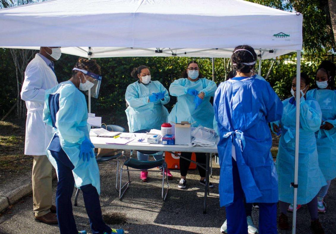 美国单日新增确诊人数超10万，疫情反弹的警示与反思