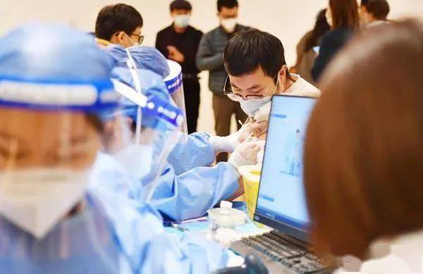 专家解读新冠变异毒株风险管控措施，科学应对，筑牢防线