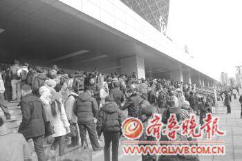 凝固的时光坐标，从烟台火车站售票大厅看旅途的起点