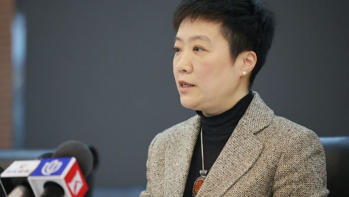 吴凡，上海疫情发布会上的理性之声与温情守护