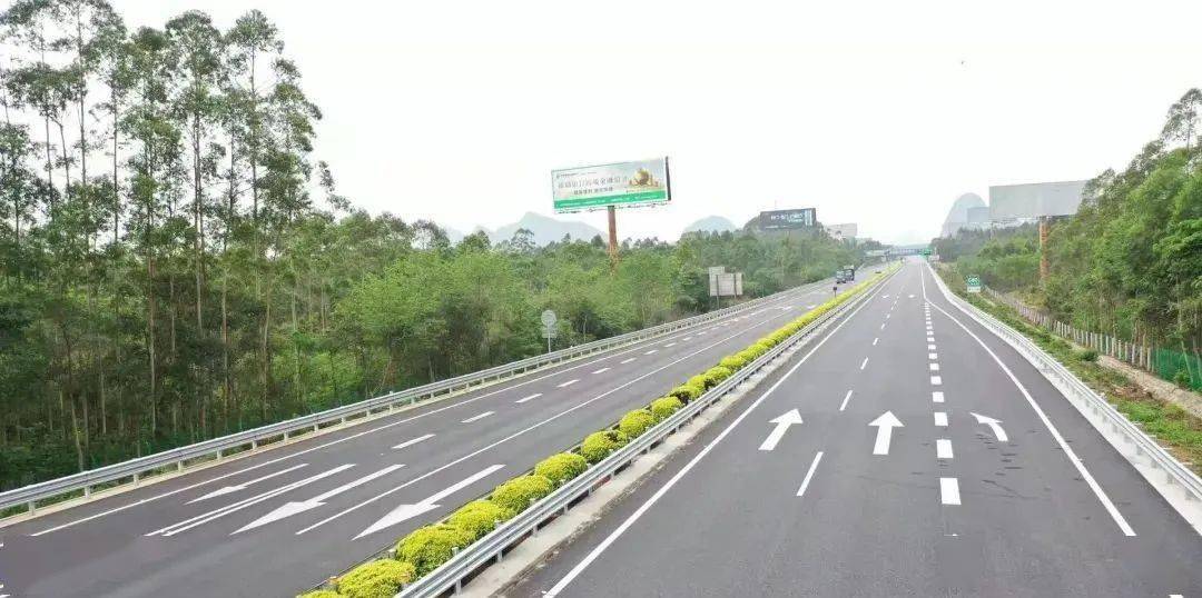 高速免费通行，提前上高速有何讲究？能省多少钱？