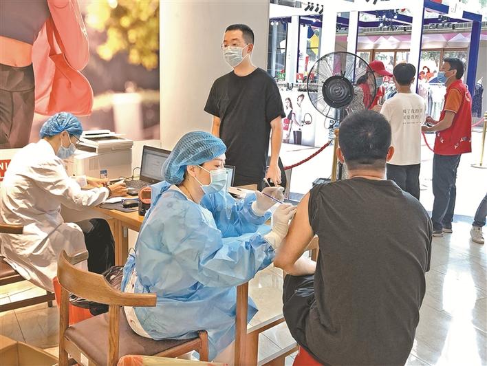 成都太古里，当疫苗遇见时尚，城市地标上演暖心种苗记