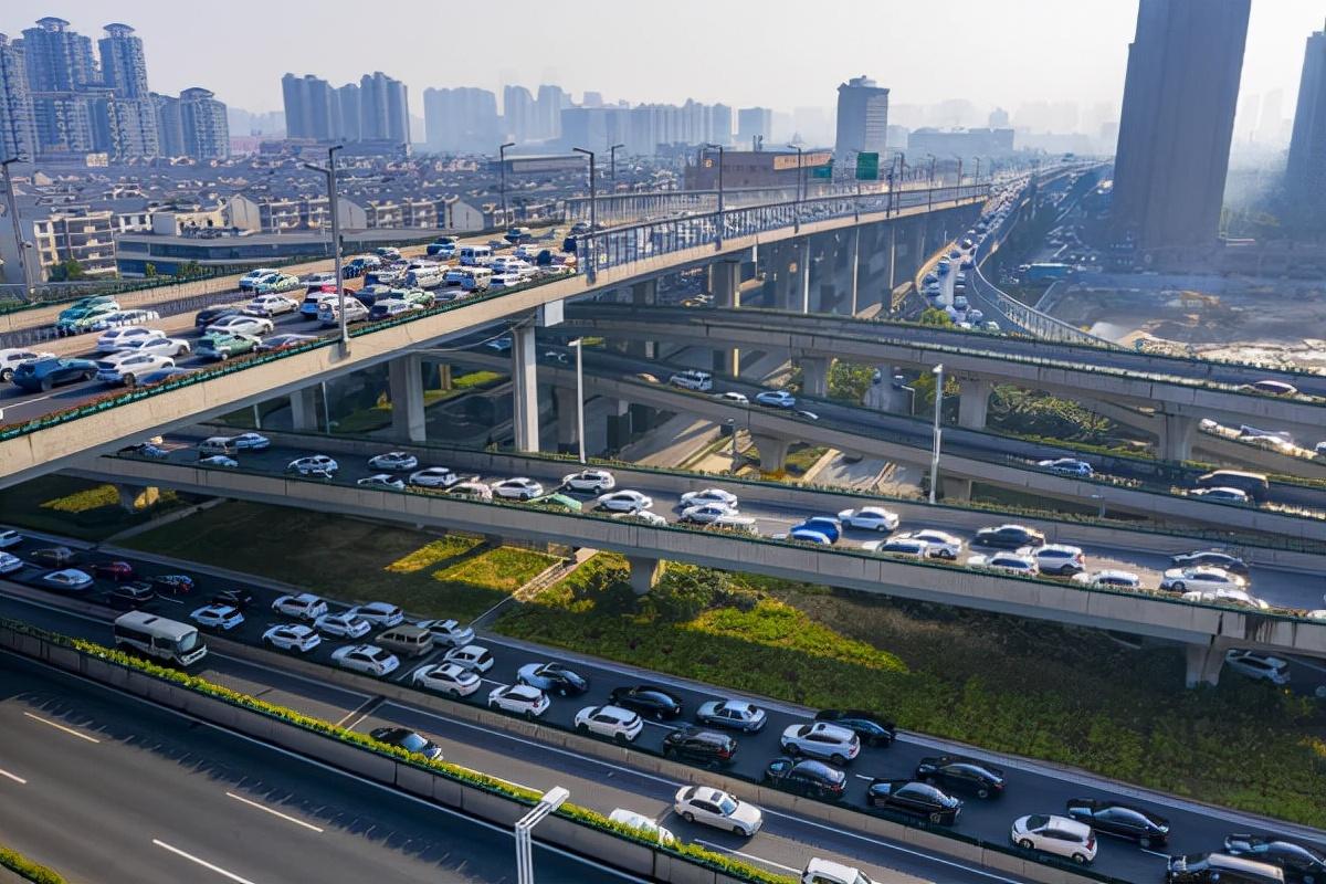 郑州拥堵情况最新消息,高峰时段压力仍存,智慧交通建设持续推进 郑州拥堵情况最新消息,高峰时段压力仍存,智慧交通建设持续推进