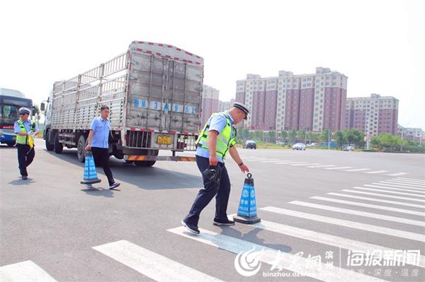 江西铅山红绿灯全红引热议，交警回应，系应急演练，为保安全