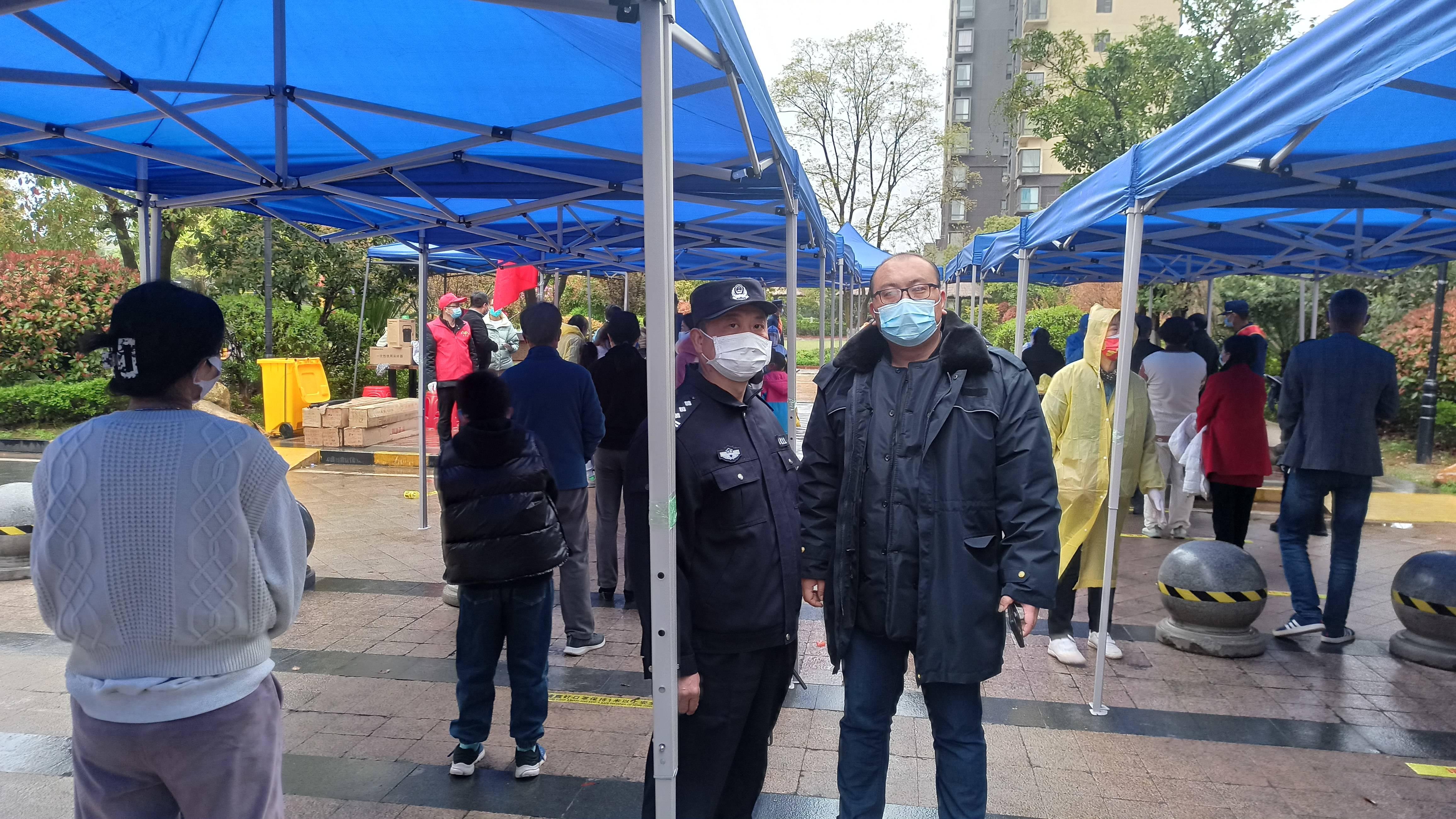 做核酸检测棉签粘的是什么液体？