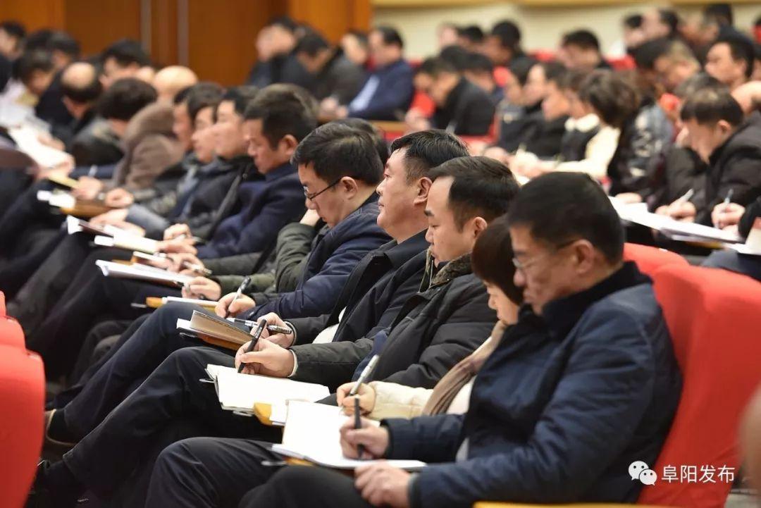 调整为中风险地区的标准，科学防控与精准施策的关键