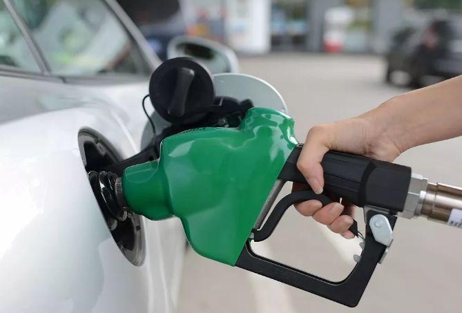 92号汽油有望重返7元时代，车主们喜迎油价下跌