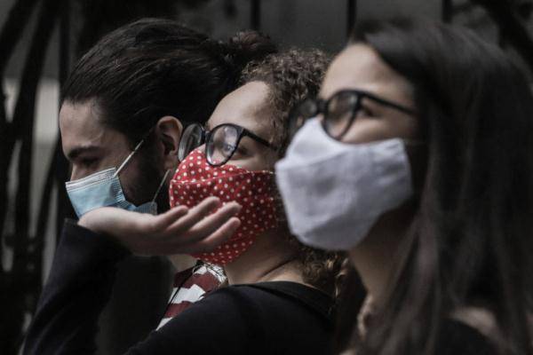 巴西疫情严峻，累计确诊逾211万例，公共卫生系统面临巨大挑战