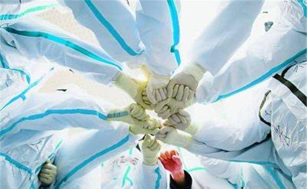 当患者激增遭遇医护人员大面积感染,压力下的坚守与破局之道 当患者激增遭遇医护人员大面积感染,压力下的坚守与破局之道