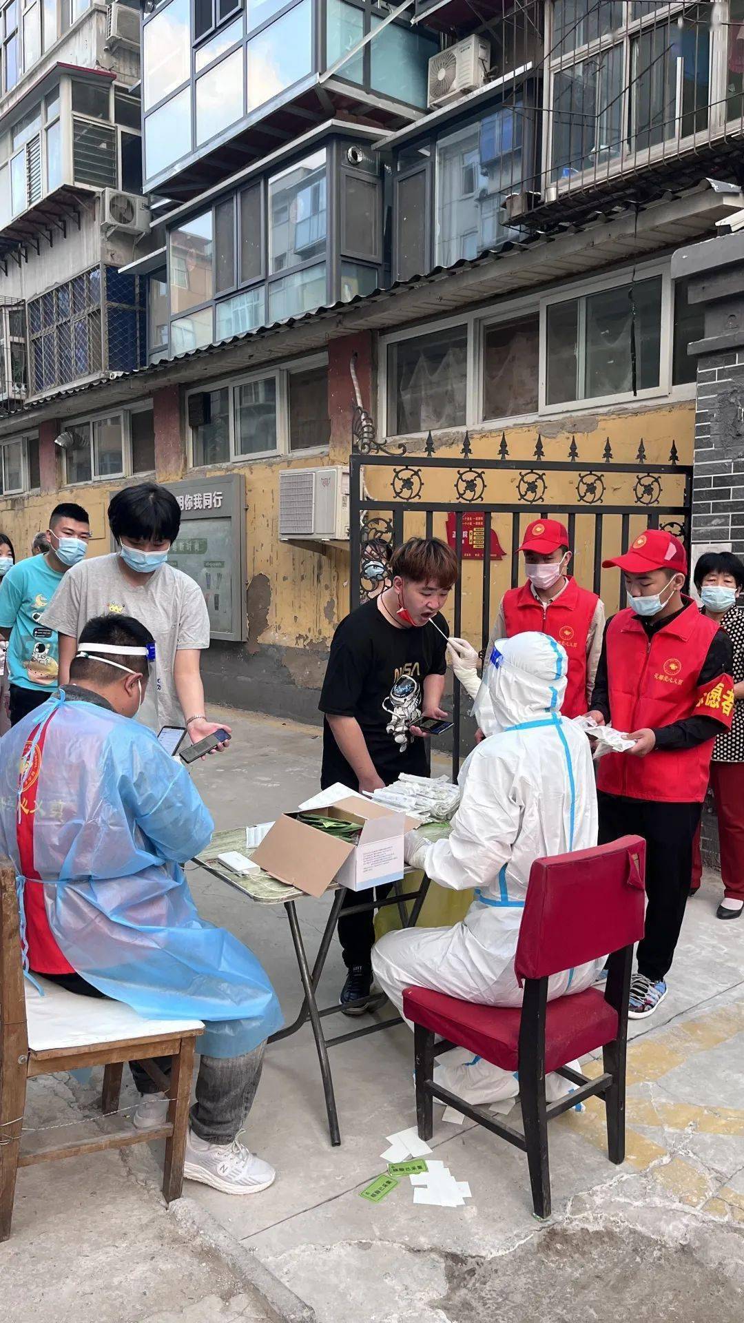 微光成炬，照暖人间—我的疫情期间社区志愿者服务心得体会