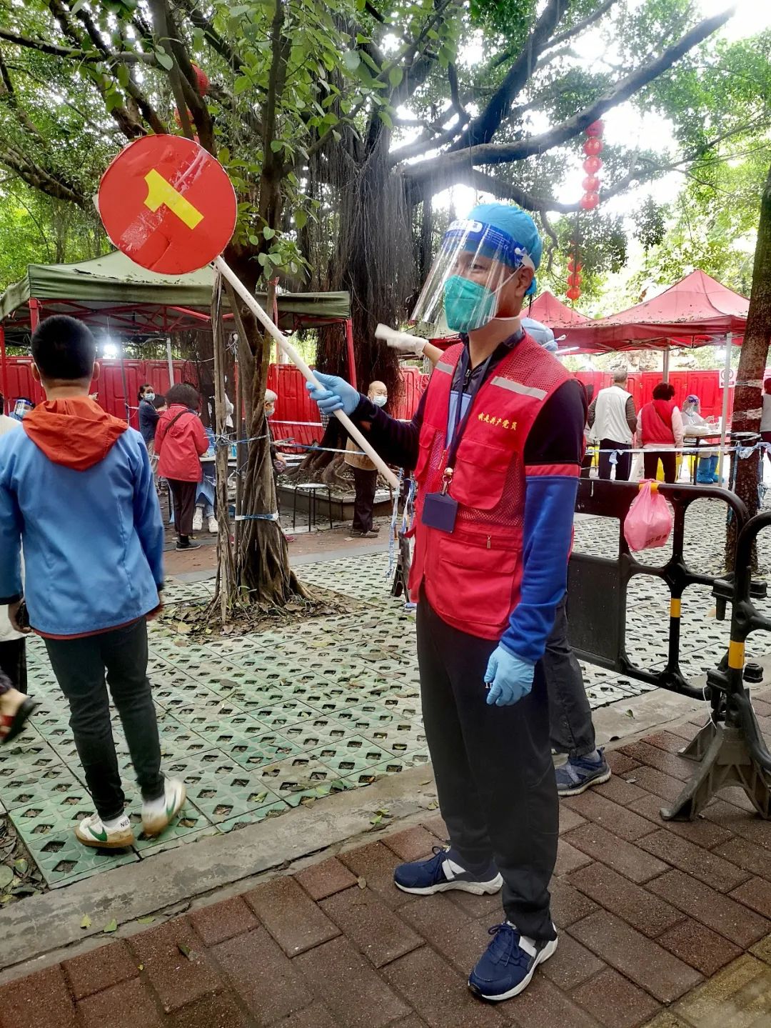 微光成炬，照暖人间—我的疫情期间社区志愿者服务心得体会