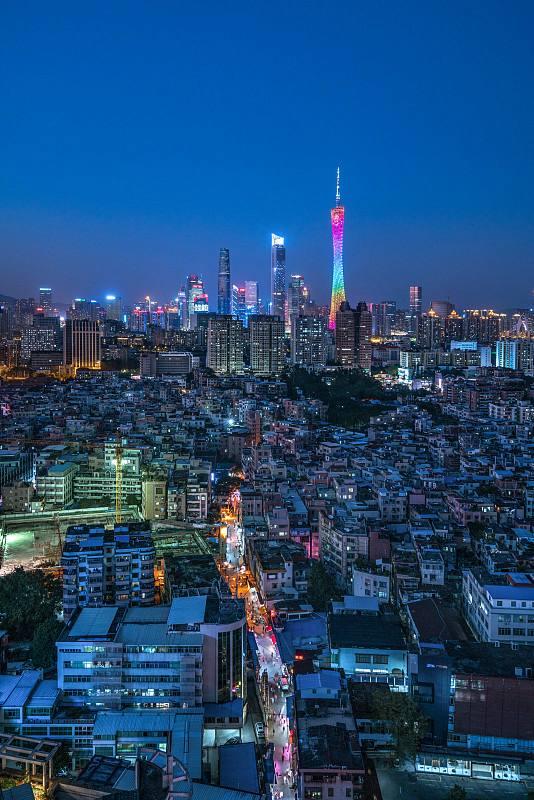 曙光重现，美国疫情迎来大幅好转，社会步入复苏新阶段