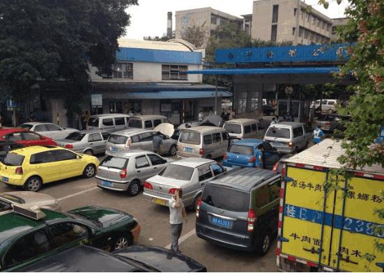 家庭小汽车年检新规出台，10年内仅需上线检测2次，车主迎来三大变化